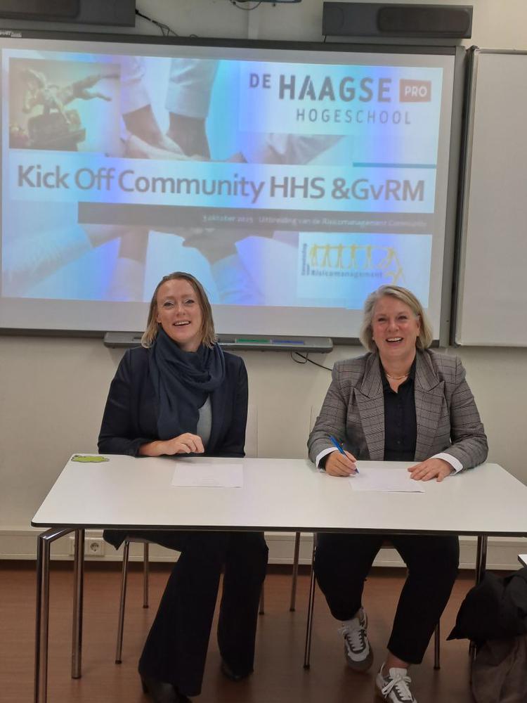 Ondertekening samenwerking Genootschap voor Risicomanagement met het deeltijdonderwijs risicomanagement en cybersecurity van De Haagse Hogeschool